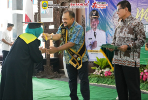 Wisuda Lansia